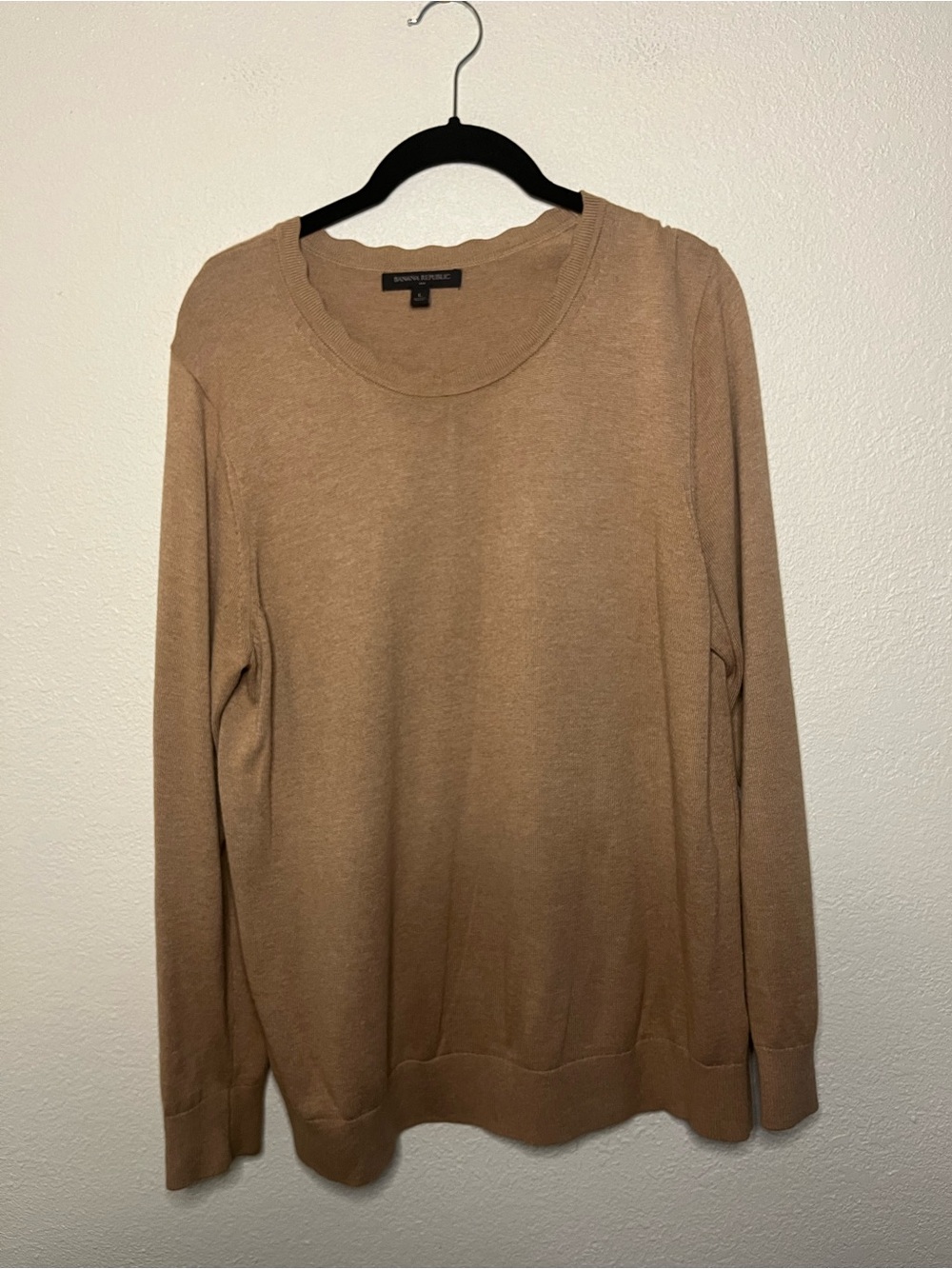 Banana Republic Camel Classic Preppy Minimalist Sweater L 18.5” x 27”